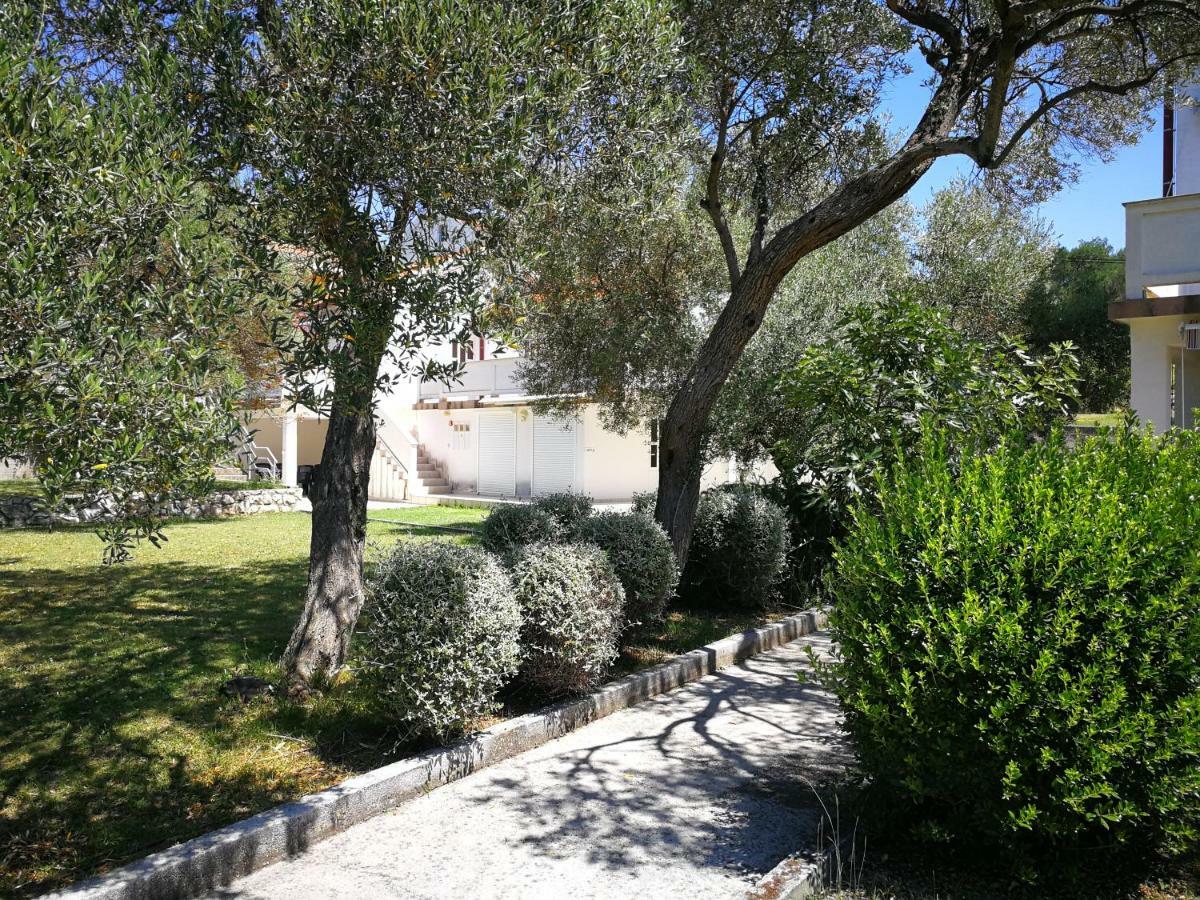 Family Friendly Apartments Island Rab Kampor Εξωτερικό φωτογραφία